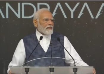 चंद्रयान-3‌ पर बधाई देने पीएम मोदी विदेश से सीधे पहुंचे बेंगलुरु, जानिए क्या की घोषणा