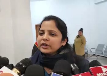 धनबाद के स्कूल में छात्राओं के साथ अमानवीय व्यवहार, प्रिंसिपल पर शर्ट उतरवाने का आरोप