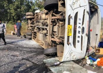 सिमडेगा-खूंटी मार्ग पर बस दुर्घटनाग्रस्त, लगभग एक दर्जन यात्री घायल तीन गंभीर