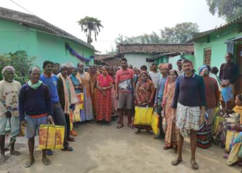 खाद्यान्न नहीं मिलने से आक्रोशित ग्रामीणों ने डीलर को बंधक बनाया