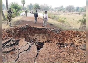छत्तीसगढ़ के बीजापुर में बड़ा नक्सली हमला, आठ जवान शहीद,वाहन चालक की भी मौत