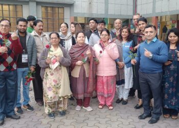 दिल्ली विधानसभा के लिए मतदान शुरू, चुनाव मैदान में 699 प्रत्याशी