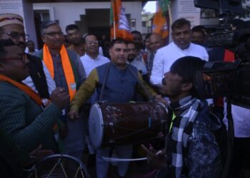 दिल्ली जीतने पर झारखंड में भी भाजपा के नेता और कार्यकर्ता थिरके