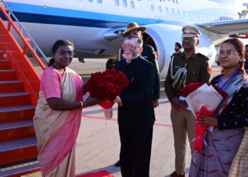 झारखंड के दो दिवसीय दौरा पर राष्ट्रपति द्रौपदी मुर्मू पहुंचीं, एयरपोर्ट पर हुआ स्वागत