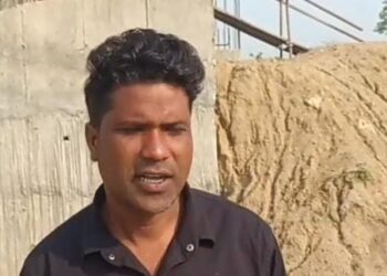 लोहरदगा: कैरो थाना क्षेत्र में परियोजना स्थल पर राजमिस्त्री से मारपीट, मोबाइल से ₹1800 ट्रांसफर, मशीन जलाने की धमकी