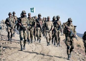 पाकिस्तानी सेना से इस्तीफा दे रहे हैं सैनिक और अफसर