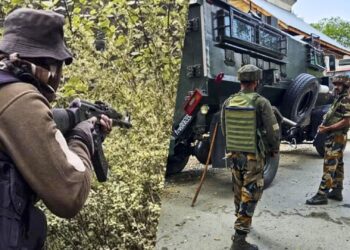 बीजापुर के कोलनार में सुरक्षाबलों की बड़ी सफलता: तीन नक्सली ढेर, अभियान जारी