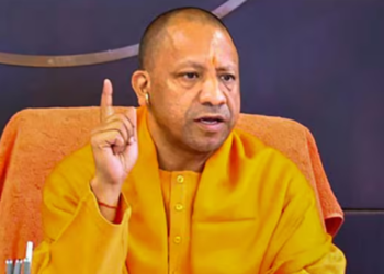 बंगाल हिंसा पर सीएम योगी का तीखा हमला: “लातों के भूत बातों से नहीं मानते, जिसे बांग्लादेश पसंद हो, वहीं जाए”