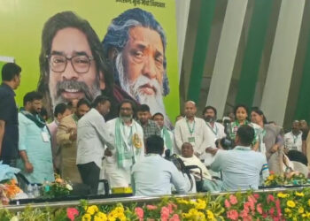 हेमंत सोरेन बने झामुमो के केंद्रीय अध्यक्ष, दिशोम गुरु शिबू सोरेन को मिली संस्थापक संरक्षक की जिम्मेदारी