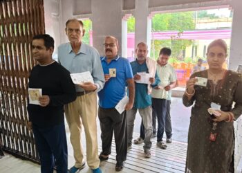 बिहार विधानसभा चुनाव का पहला चरण संपन्न। पहले चरण में 121 सीटों पर वोटिंग।