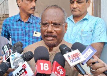 कांग्रेस को तोड़ सकता है झारखंड मुक्ति मोर्चा।सतर्क रहने की जरूरत।