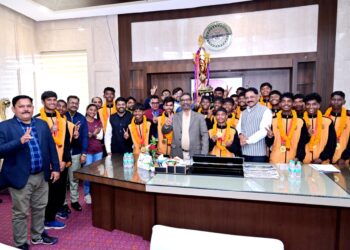 चैंपियनशिप जीतने वाली अंडर 14 फुटबॉल टीम से मिले मुख्यमंत्री हेमंत सोरेन