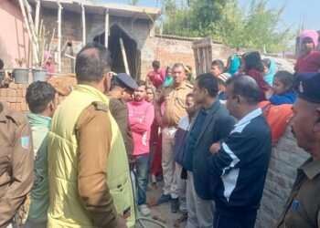 देवघर के मधुपुर में मंदिर जीर्णोद्धार को लेकर बाधा पहुंचाने से हिंसा भड़की