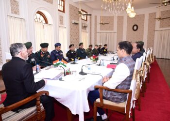 राष्ट्रीय रक्षा महाविद्यालय के प्रतिनिधिमंडल से राज्यपाल ने संवाद किया