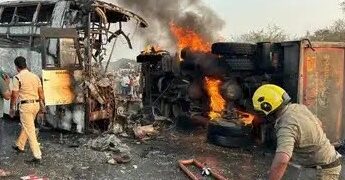 आंध्र प्रदेश में बड़ा सड़क हादसा,13 लोगों की मौत, कई झुलसे