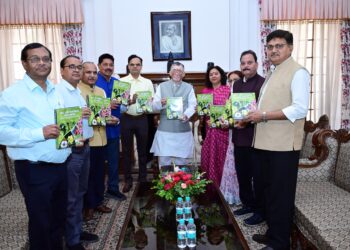 राज्यपाल संतोष कुमार गंगवार ने महत्वपूर्ण पुस्तक का लोकार्पण किया, जानिए