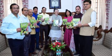 राज्यपाल संतोष कुमार गंगवार ने महत्वपूर्ण पुस्तक का लोकार्पण किया, जानिए