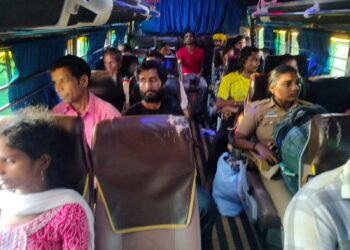 गैस रिसाव से प्रभावित झारखंड के श्रमिक सरकार की व्यवस्था से लौट रहे झारखंड।